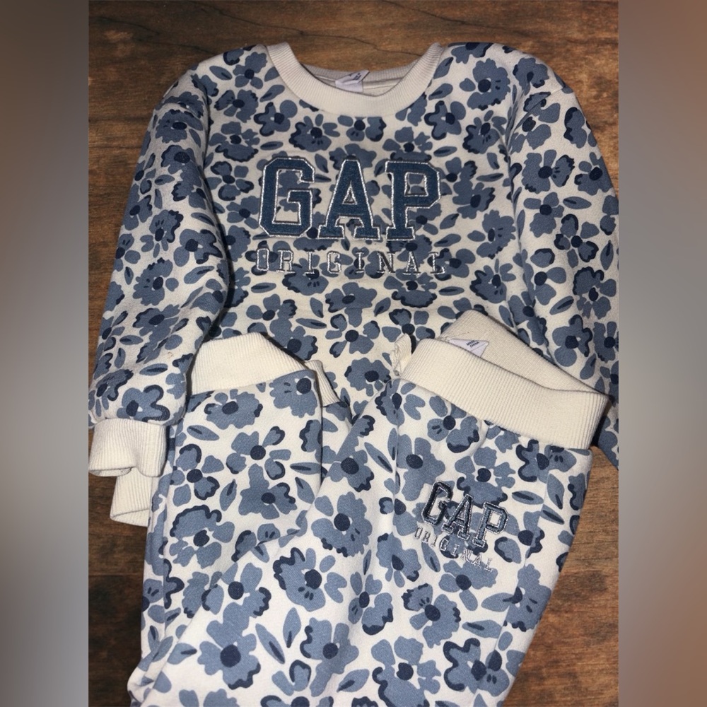 GAP Blue and White Floral Sweatshirt Set